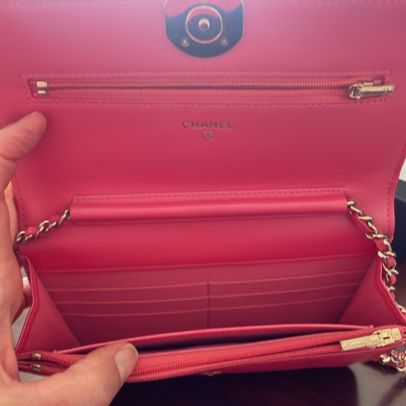 Brand new Chanel bag. Bought in LV Used only a couple of times. - Picture 3 of 5